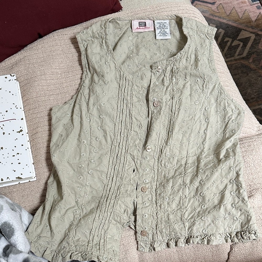 Vintage Faded Glory Light beige Embroidered Blouse. Very cottage core